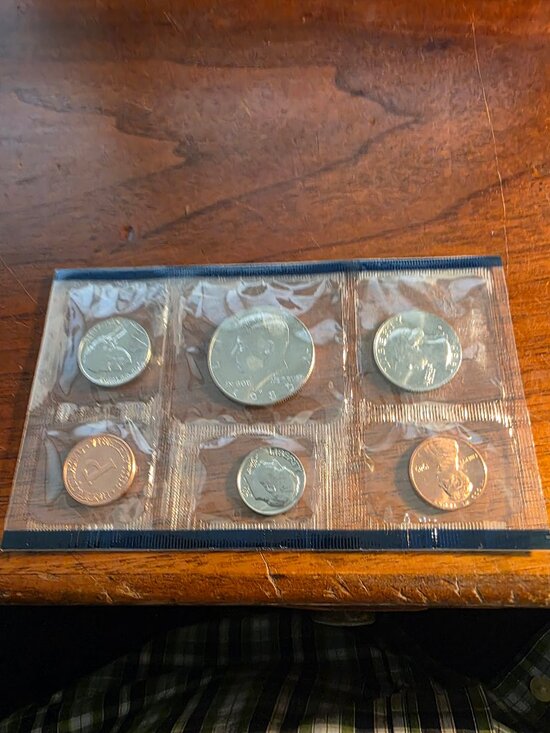 1985 P UNITED STATES MINT UNCIRCULATED SET OF COINS